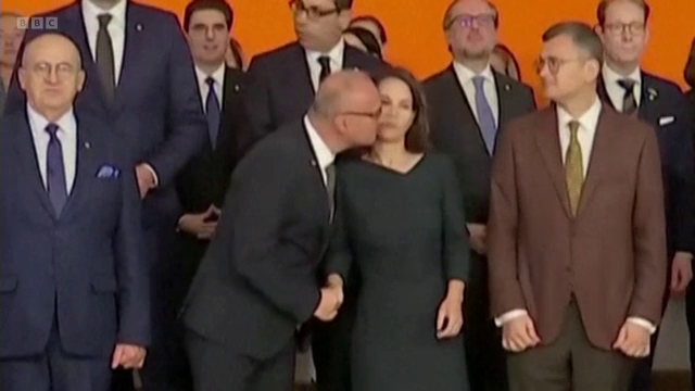 Moment jenant la o reuniune a miniștrilor din UE. Ministrul croat de Externe a încercat să o sărute pe omoloaga sa germană