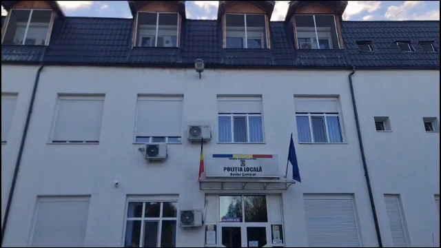 Ce se întâmplă cu polițistul care a fost bătut de un tânăr din Pitești