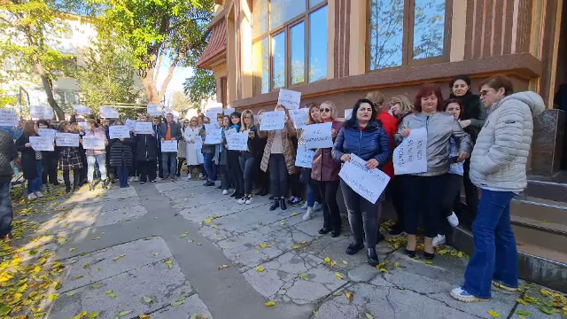 Angajații caselor de pensii din țară, în grevă. Funcționarii cer salarii mai mari