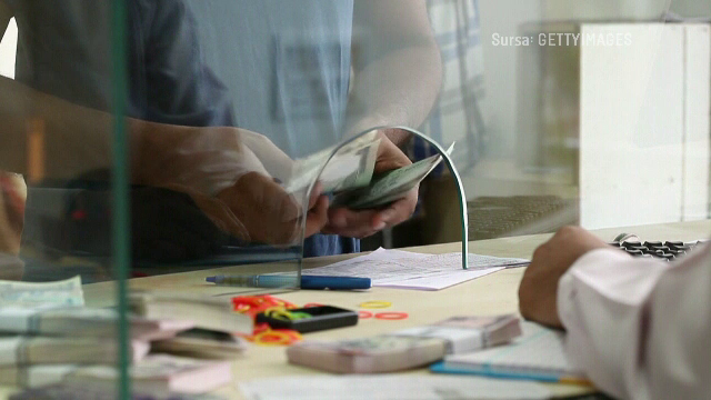 Scad ratele la creditele cu dobândă variabilă. Schimbări importante și la programele Student Invest și Family Start