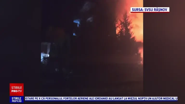 Un incendiu puternic a distrus o pensiune din Râșnov. Nu există victime, dar pagubele materiale sunt uriașe
