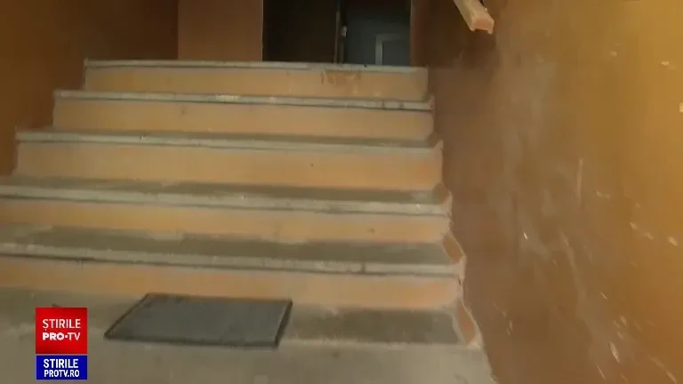 „Nu puteam să stau în bucătărie de miros”. Mărturiile vecinilor celor doi bărbați găsiți morți în apartament, în Timișoara