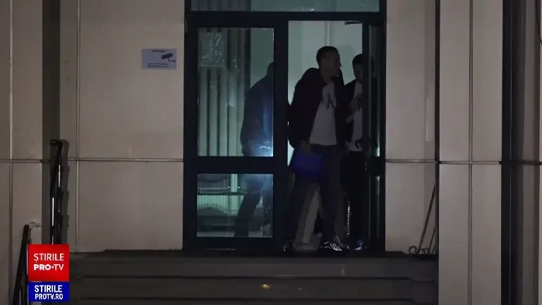 Polițistul din Pitești care a fost bătut de un tânăr se zbate între viață și moarte. Ce le-a spus agresorul anchetatorilor