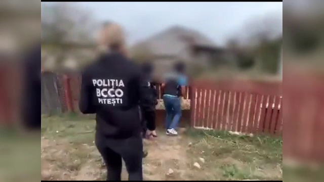 Două femei și trei bărbați din Argeș, arestați pentru trafic de droguri. Le vindeau elevilor de liceu