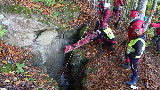 Exercițiu: Câte ore durează salvarea unei persoane blocată într-o peșteră