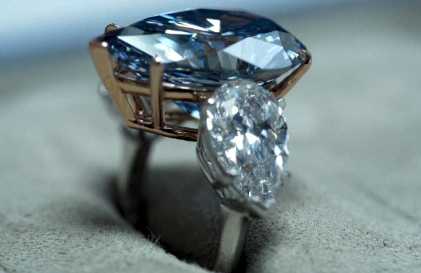 Diamant uriaș în formă de pară, scos la licitație. Prețul pornește de la 35 de milioane de dolari