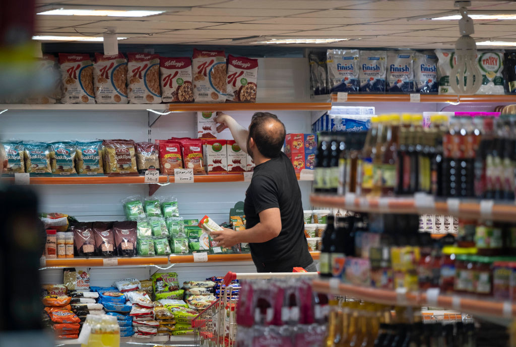 Lumea arabă a început să boicoteze produsele occidentale. „Nu vrem ca banii noştri să contribuie la prelungirea luptelor"