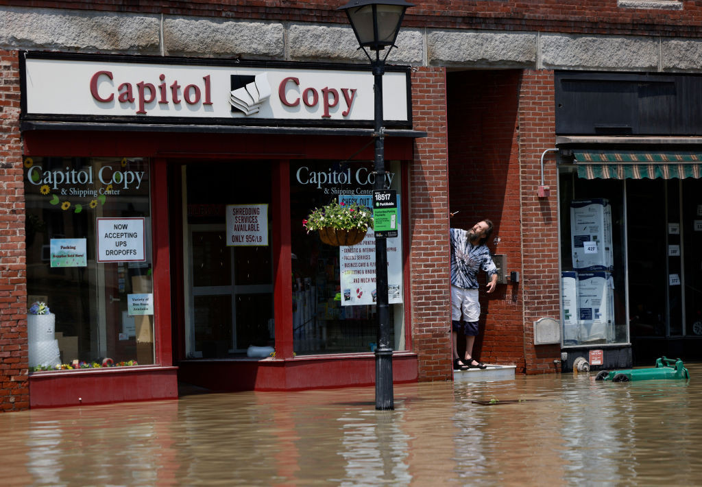 Coduri roşu şi portocaliu de inundaţii în Franţa. MAE a emis atenţionare de călătorie