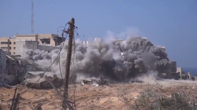 Israelul începe cea mai dificilă etapă a războiului, după ce a izolat orașul Gaza de restul enclavei