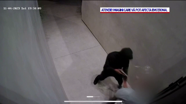 Doi tâlhari au amenințat cu arma un bărbat care tocmai se pregătea să intre în casă. Ce a urmat este șocant