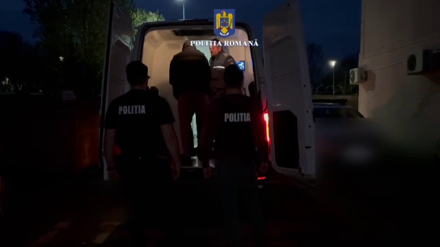 Cinci bodyguarzi reținuți după ce au lovit un șofer și pe fiul acestuia. S-au șicanat în trafic