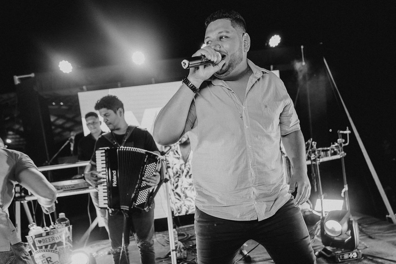 Ce i-a apărut unui cântăreț pe față înainte să moară. Întâi a început să obosească, apoi a suferit reacții alergice