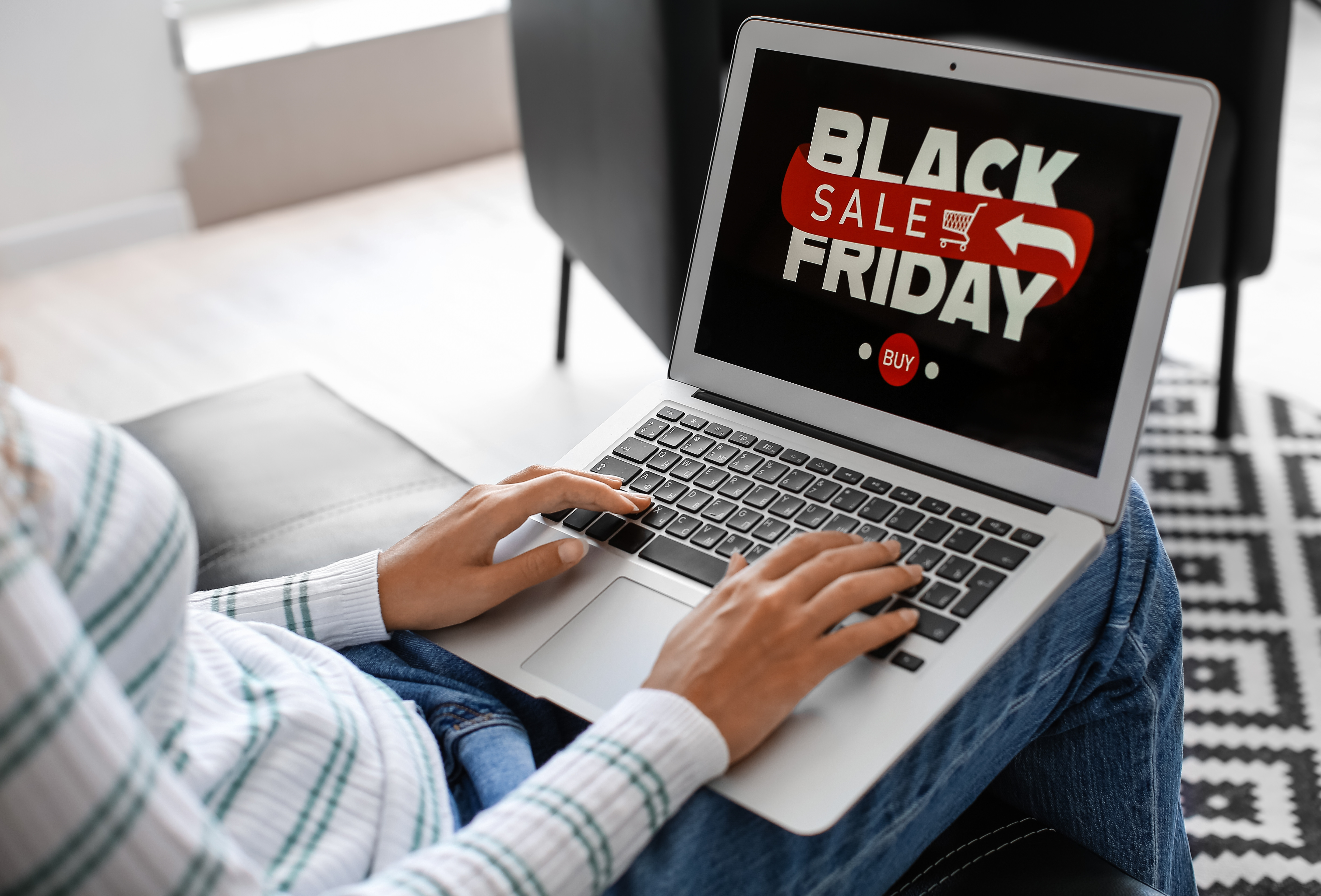 Black Friday atipic la eMAG: 6,1 kg aur, 17 autoturisme şi 47 tone carne de porc şi mezeluri, v&acirc;ndute p&acirc;nă la 19:30