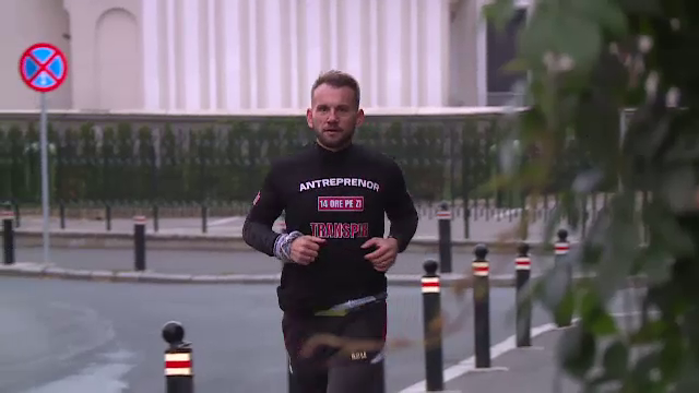 Un antreprenor aleargă timp de 14 ore în jurul Guvernului în semn de protest privind unele măsuri bugetar-fiscale