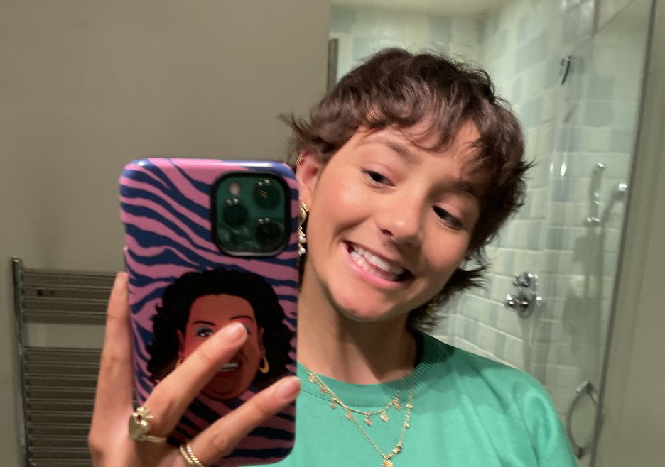 A început să tușească și vocea i s-a schimbat. Când a mers la medic, tânăra a primit un diagnostic teribil