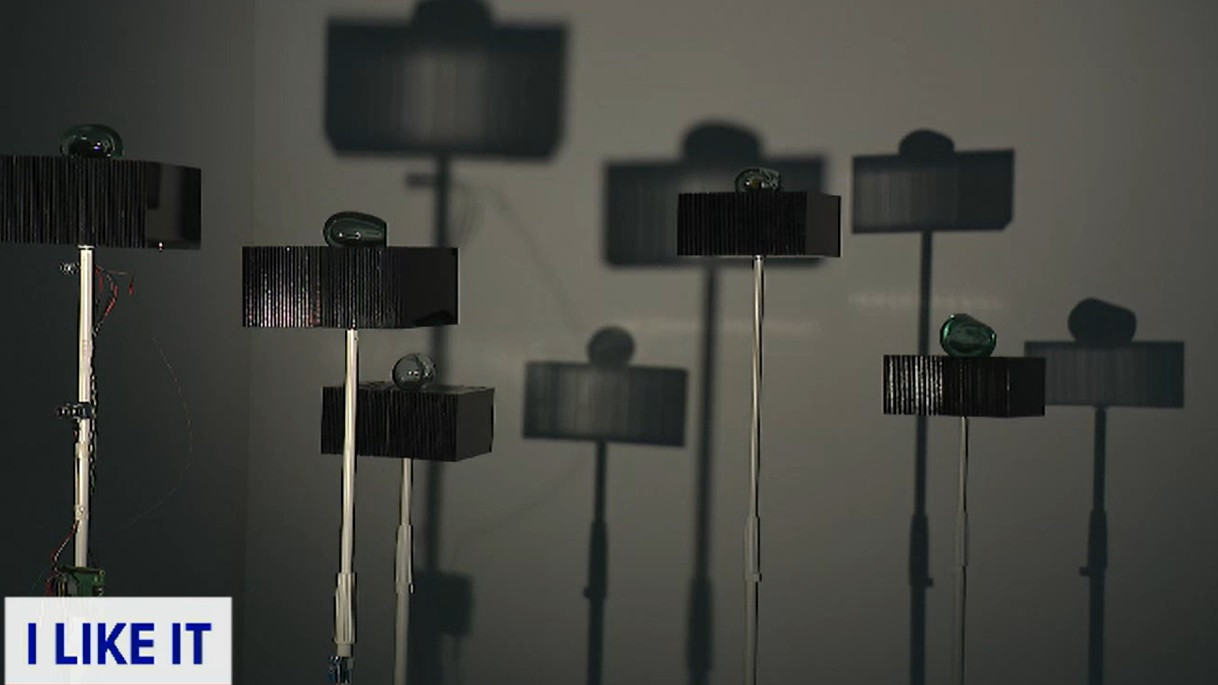 Expoziție new media în Capitală. Componente folosite în proiecte globale, transformate în artă