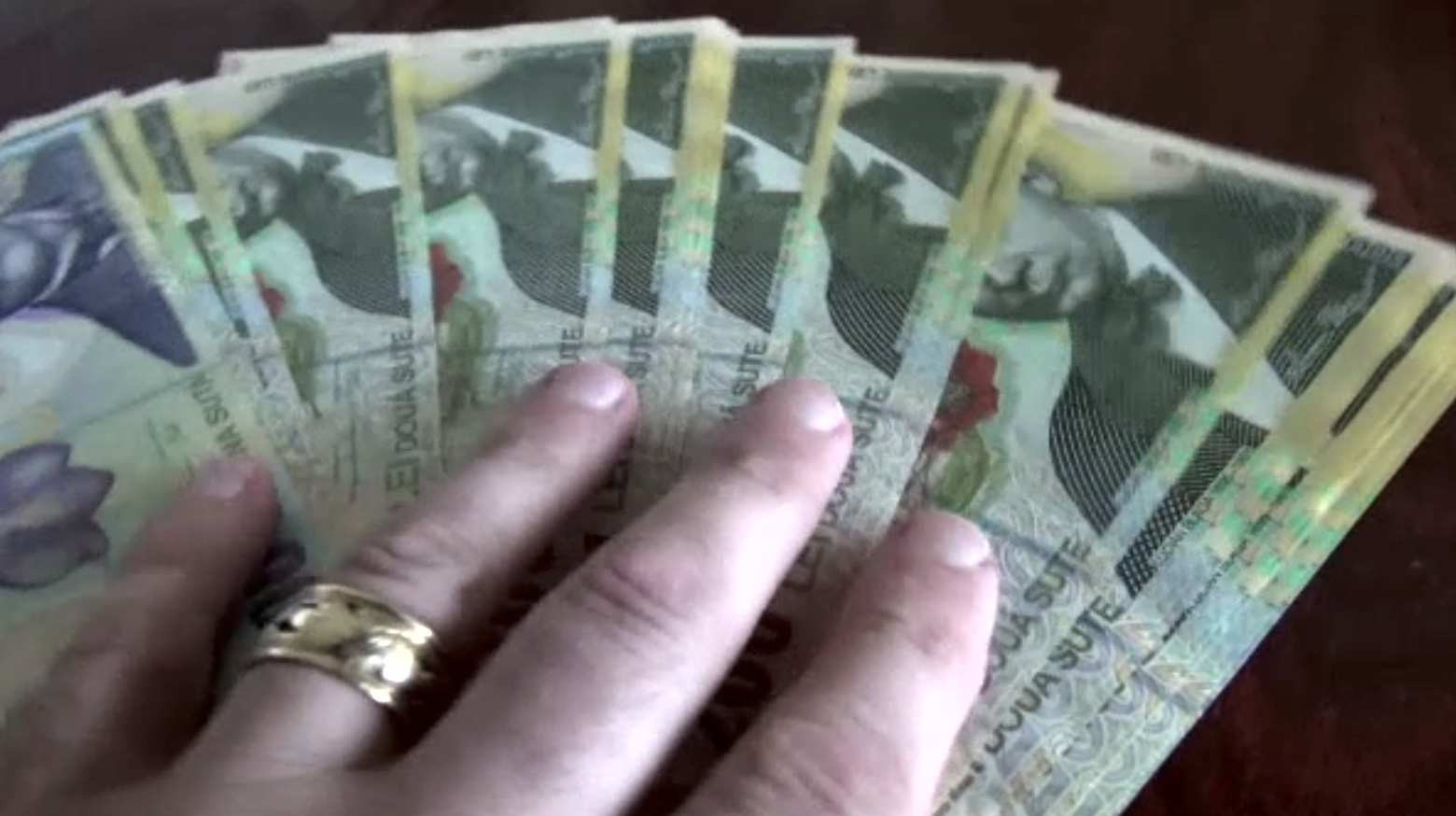 Angajații cu stagiul complet de cotizare s-ar putea pensiona mai devreme. Care sunt condițiile, potrivit proiectului de lege