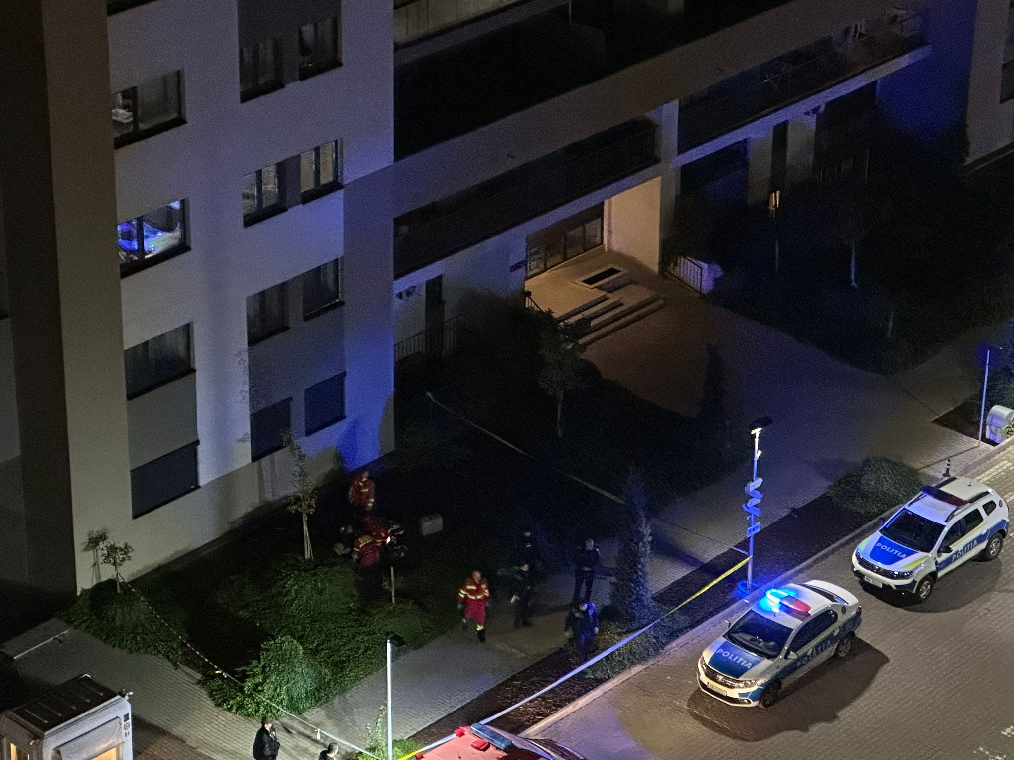Un bărbat de 46 de ani a căzut de la etajul unui bloc din Sectorul 6