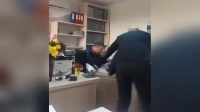 Primarul oraşului Simeria a fost suspendat din PSD pentru 6 luni după scandalul cu un funcţionar