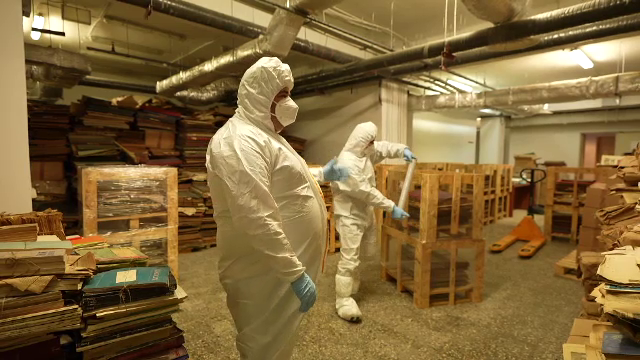 Patrimoniul României zace în condiții inacceptabile. Publicații valoroase putrezesc în depozitele Bibliotecii Naționale