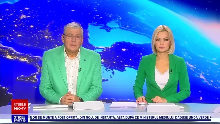 Momentul în care o hoață fură portofelul unei femei din rucsacul uitat deschis. Ce s-a întâmplat după