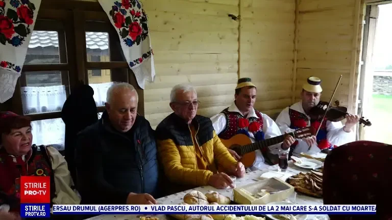 Ospăț tradițional și muzică populară în Maramureș, înainte de Lăsata Secului. "Noi sărbătorim pomana porcului"