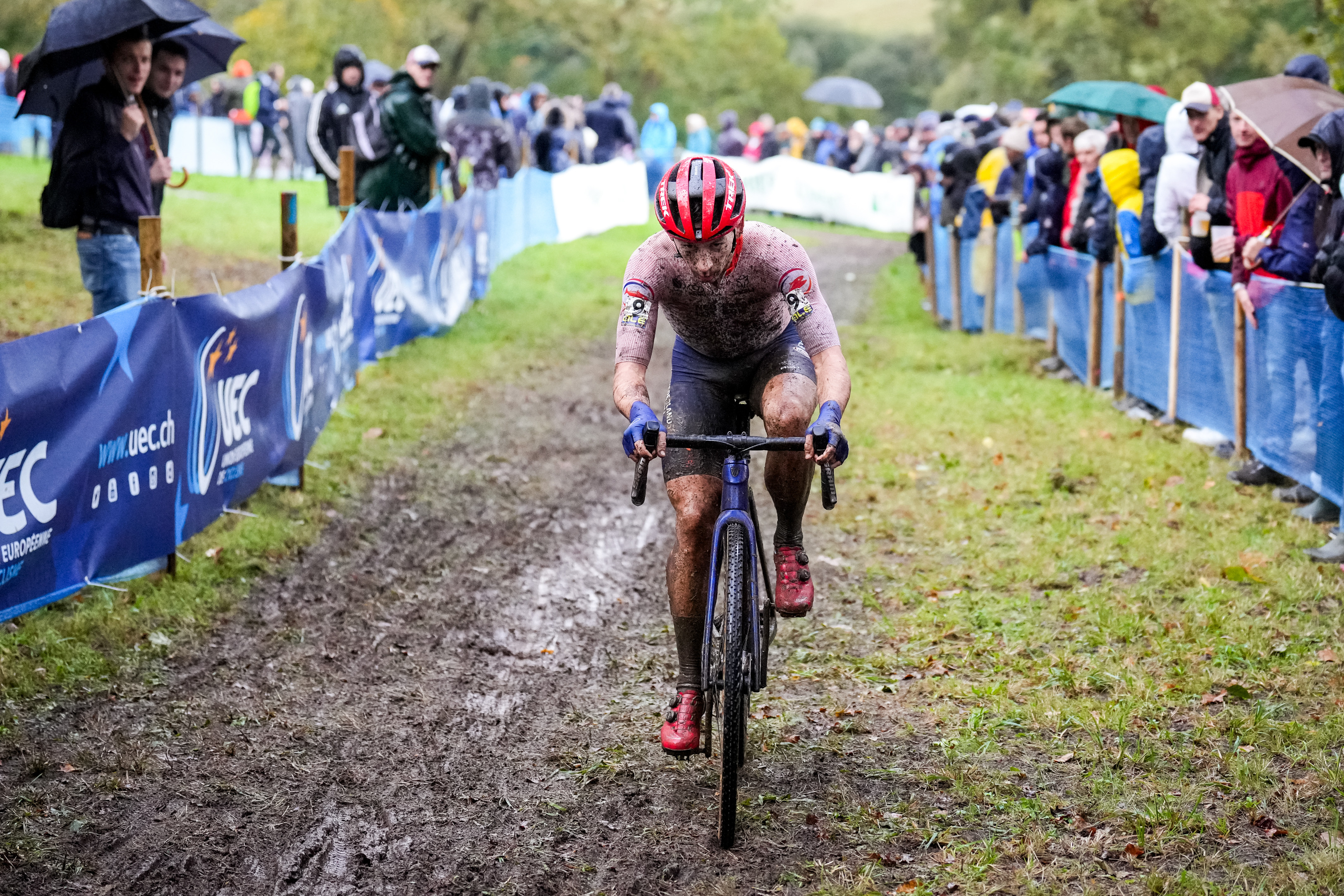 VIDEO | Momentul în care un ciclist își pune umărul la loc cu ajutorul bicicletei sale