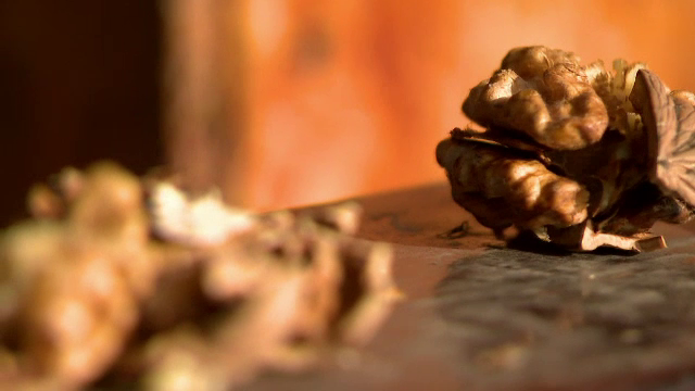 O tonă de miez de nucă se vinde de aproape 6 ori mai scump în România, comparativ cu alte țări europene