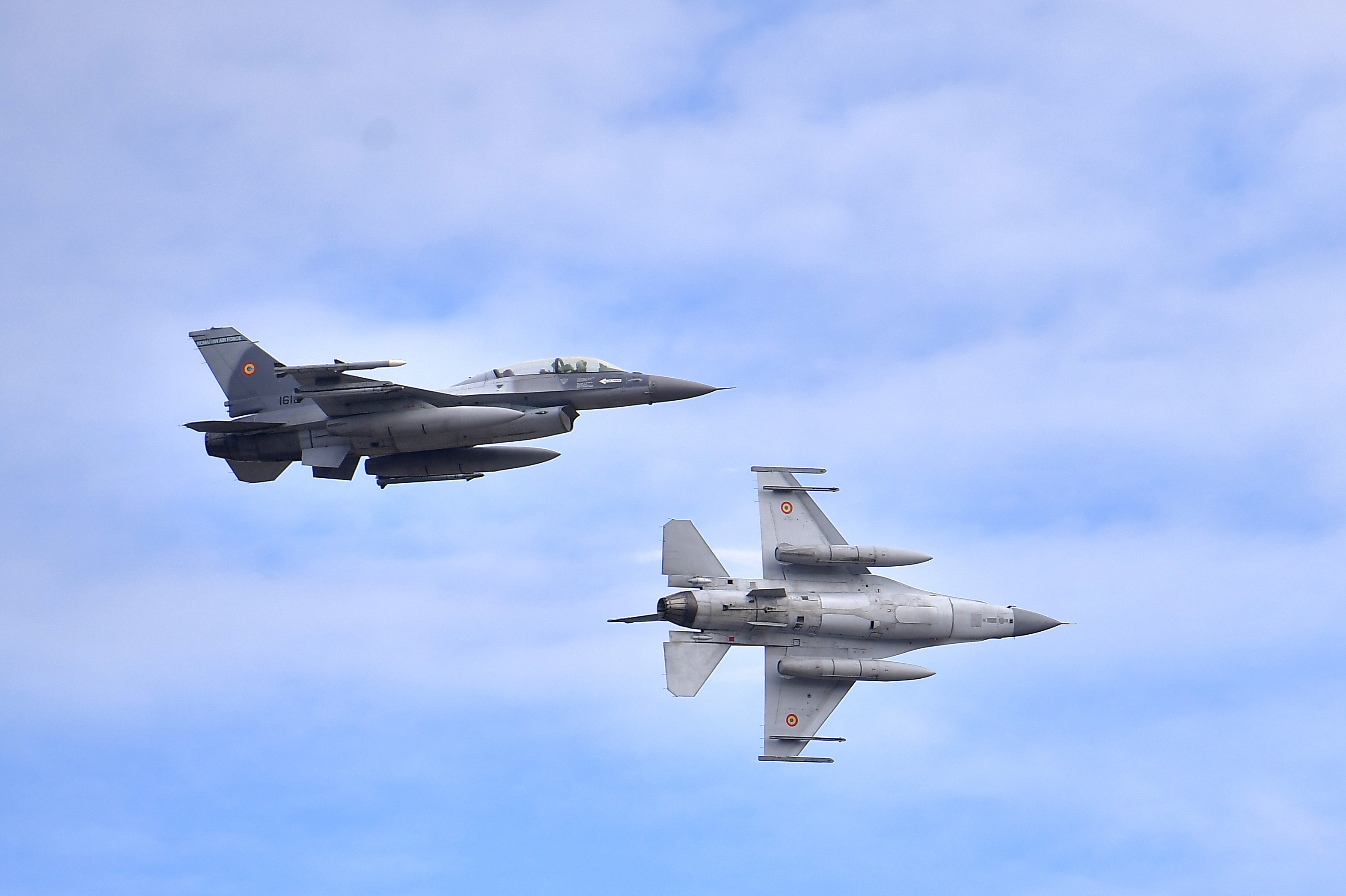 F-16 române și turce, exercițiu demonstrativ de poliție aeriană la Baza 86 de la Borcea