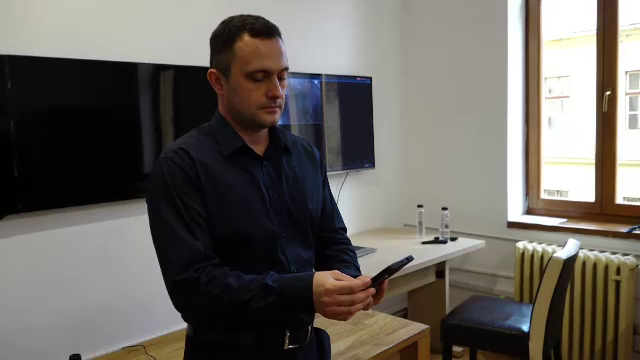 Cum ar fi ajuns fetița de 13 ani într-o locuință insalubră, alături de „Mănușă Albă”. „Avea urme de violență pe corp”