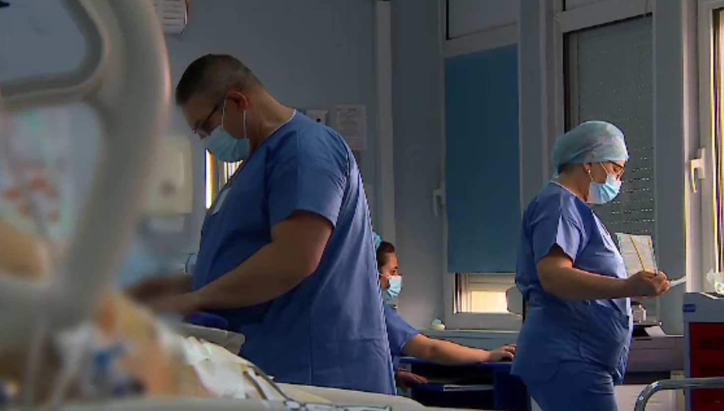 Liderii PSD și PNL caută surse de bani la buget. Între timp, spitalele intră în colaps iar farmaciștii ies în stradă