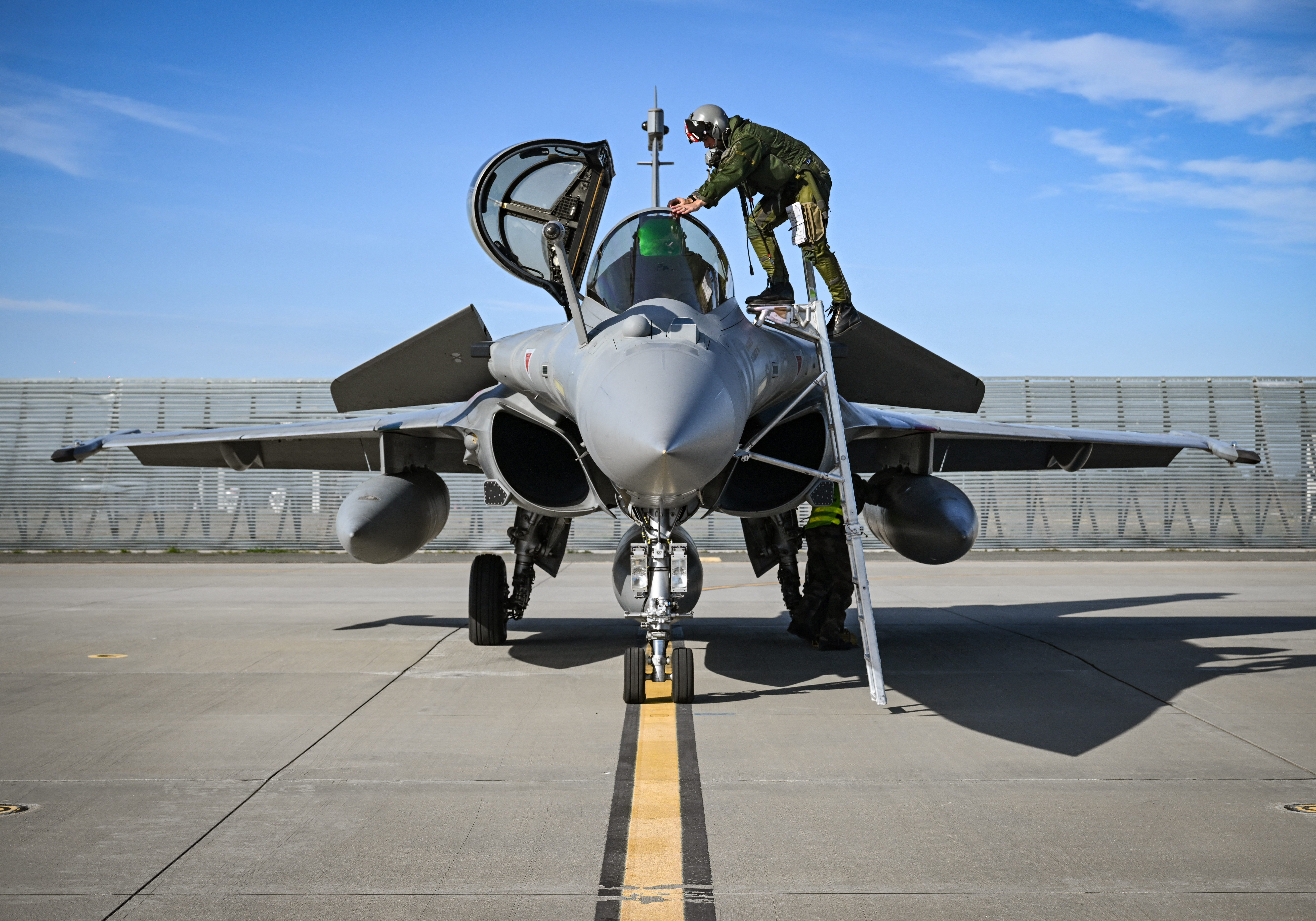 Baza Aeriană de la Borcea, locul în care piloții români și cei ucraineni vor prinde „aripi” pe temutele avioane F-16