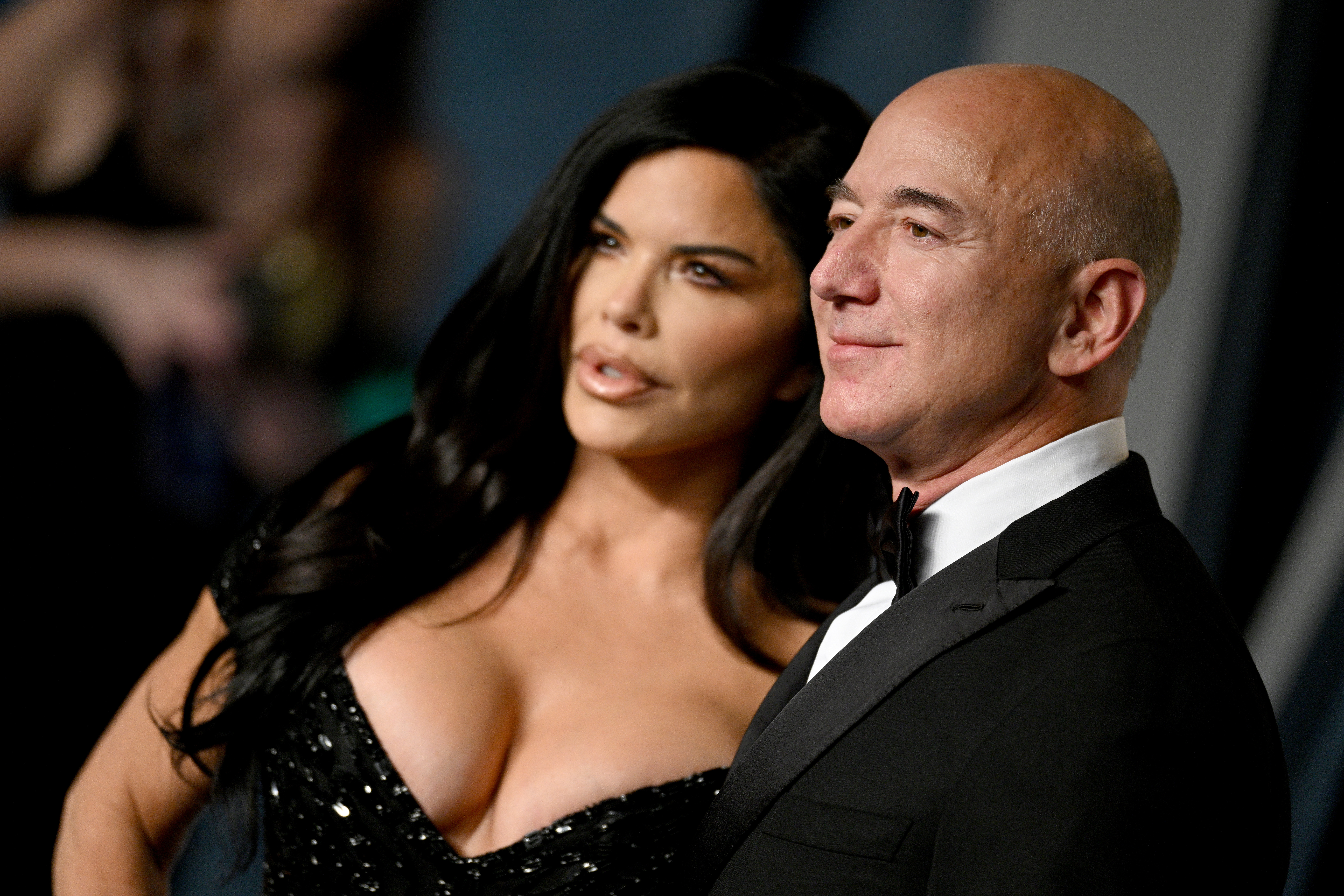 „Când am văzut inelul, am leșinat puțin.” Logodnica lui Jeff Bezos, Lauren Sanchez, a povestit cum a fost cerută în căsătorie