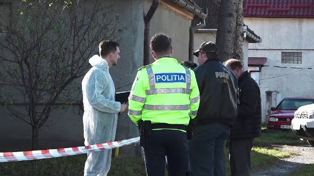 Femeia găsită moartă în locuința incendiată a fost ucisă. Ucigașul a dat apoi foc casei, ca să își șteargă urmele