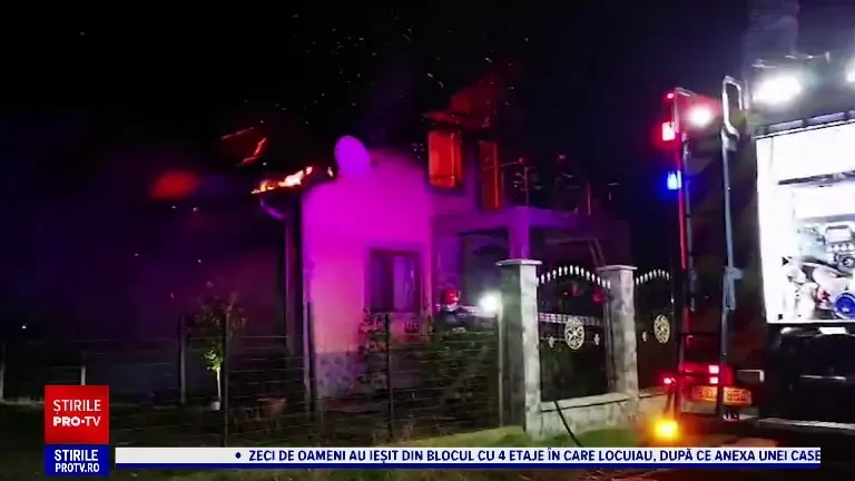 „Au fost devastați”. O familie cu 2 copii din Iași a rămas fără casă în prag de iarnă, după ce a fost distrusă de un incendiu