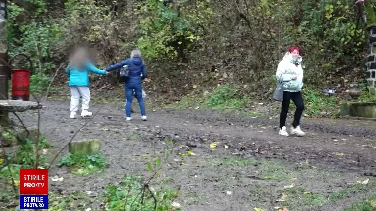 Fata de 13 ani a povestit cum a ajuns în locuința insalubră, alături de „Mănușă Albă”. Ce s-a întâmplat înaintea dispariției