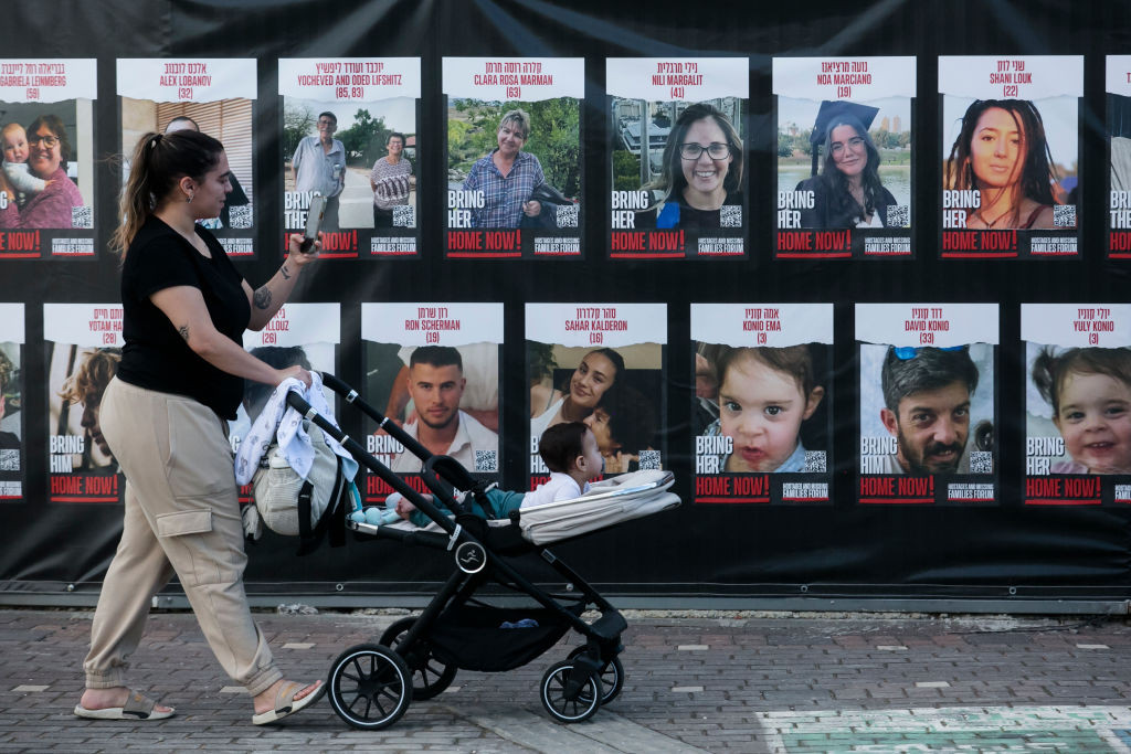 Patru ostatici israelieni au fost eliberați într-un raid al armatei israeliene în centrul Gazei