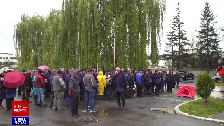 Protest al angajaților din industria de apărare din Brașov. Oamenii sunt nemulțumiți de prevederile "ordonanței austerității"