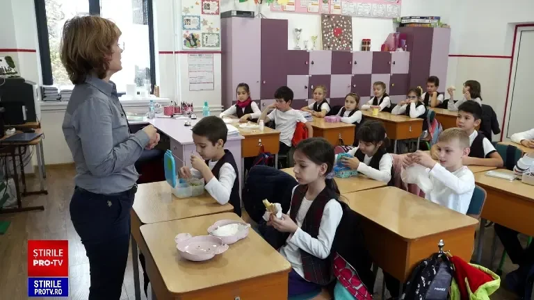 Ce mănâncă elevii români la școală. Alimentele care ar trebui evitate