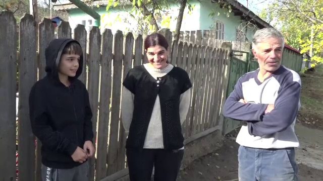 Patru frați din Vaslui sunt premiați la școală, deși trăiesc în condiții grele. Cei mici așteaptă iarna cu inima strânsă