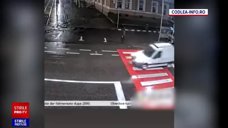 În ce stare se află bărbatul lovit de mașină în fața sediului Poliției din Brașov. A stat 20 minute pe asfalt, inconștient