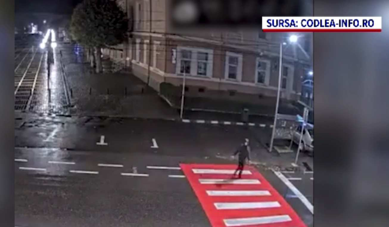 Polițiștii care au intervenit la accidentul din Codlea sunt verificați intern. Rănitul a zăcut 20 de minute într-o baltă