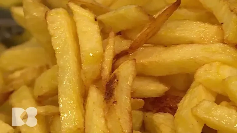 De ce este recomandat să mâncăm o porție de mâncare prăjită pe lună. Sfatul medicilor specialiști