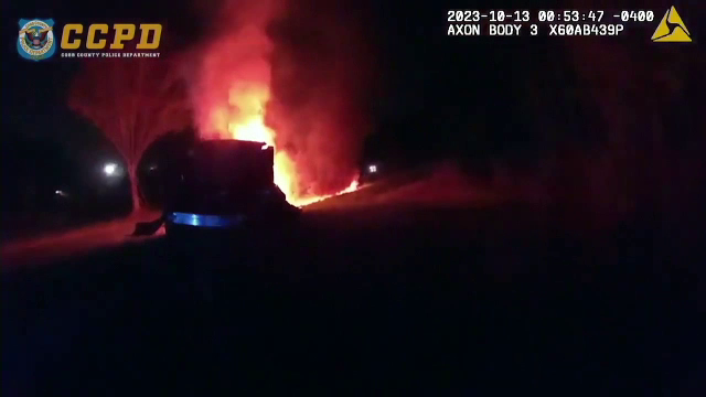 Dramă și eroism. O femeie a fost salvată din flăcări de un polițist, în statul american Georgia. Totul a fost filmat