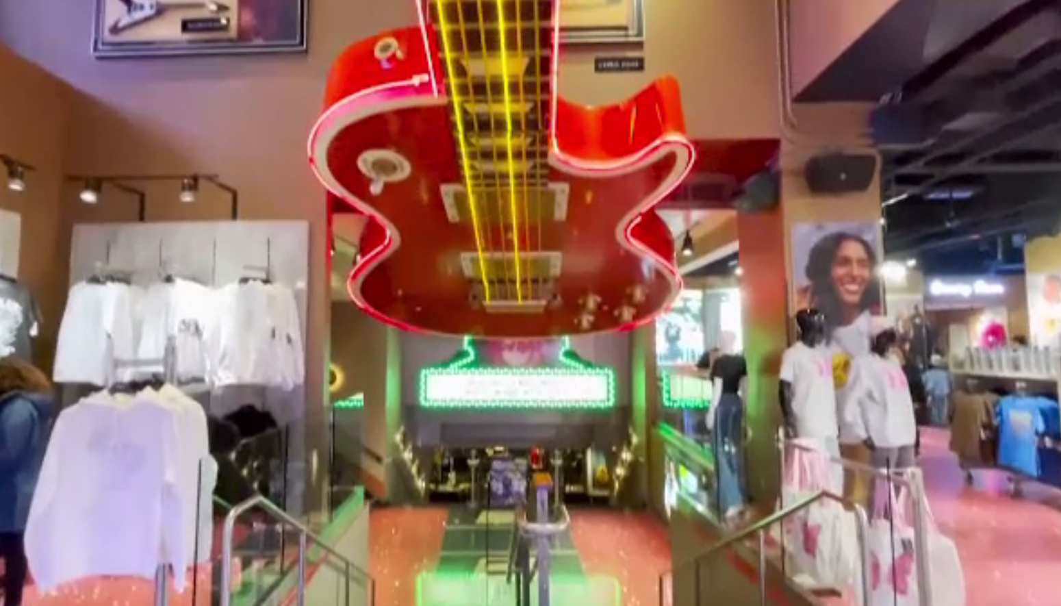 Chitara lui Kurt Cobain, vândută cu 1,5 milioane de dolari. Ce alte obiecte aparținând solistului Nirvana s-au mai vândut