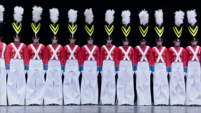 New York-ul intră în atmosfera sărbătorilor de iarnă. Startul l-au dat celebrele dansatoare „The Rockettes”