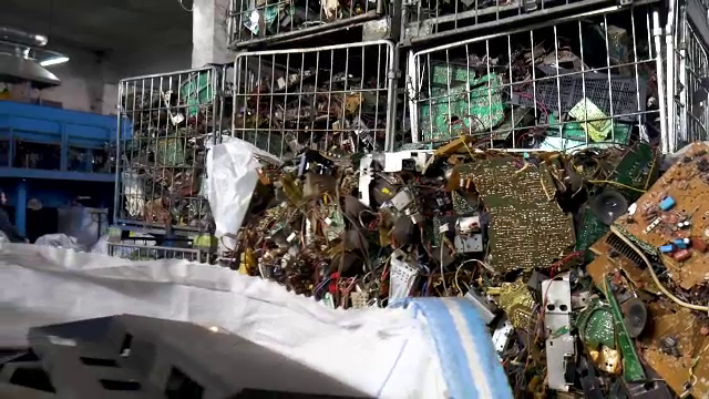 Impactul „Black Friday” asupra deșeurilor electronice și importanța reciclării