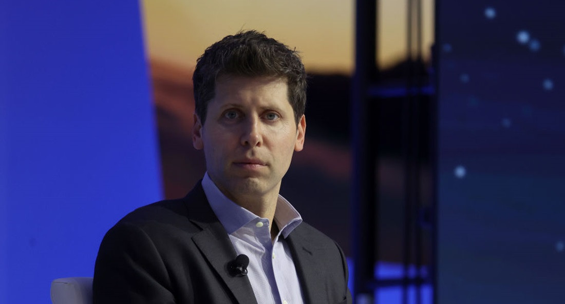 Sam Altman, fostul şef al OpenAI, și-a găsit repede de muncă. Gigantul tech cu care a bătut palma