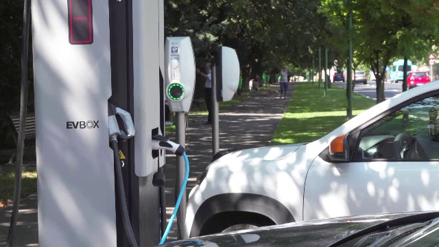 Motivul pentru care mașinile electrice au mai multe probleme tehnice decât cele obișnuite