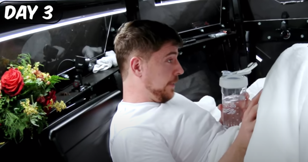 Un bărbat a fost îngropat timp de 7 zile la cererea lui și a filmat totul. „Să nu încercați asta acasă” | VIDEO